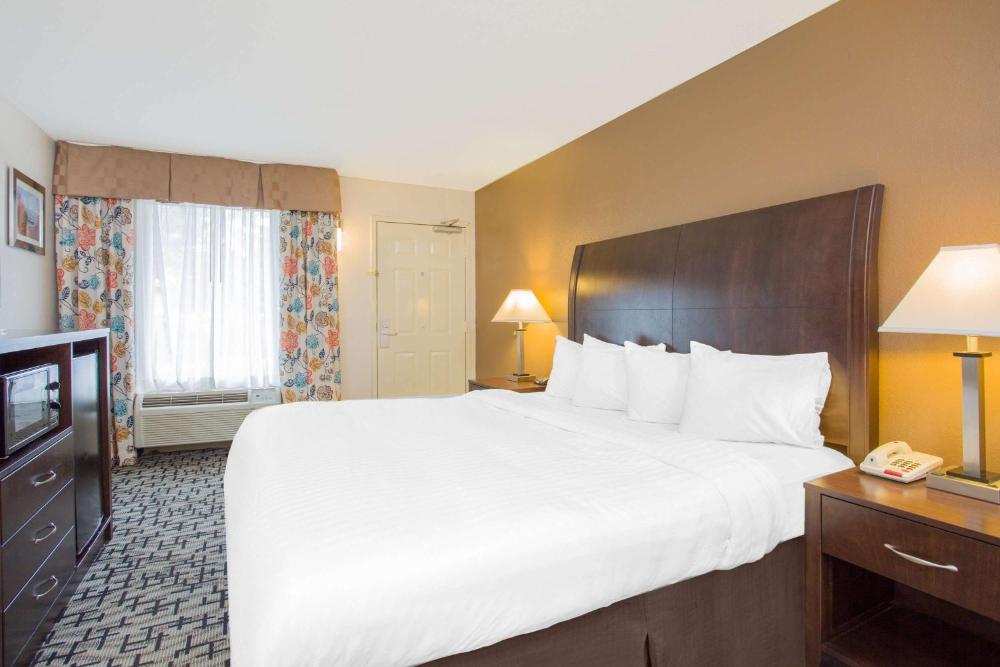 King Room - Mobility Accessible interior