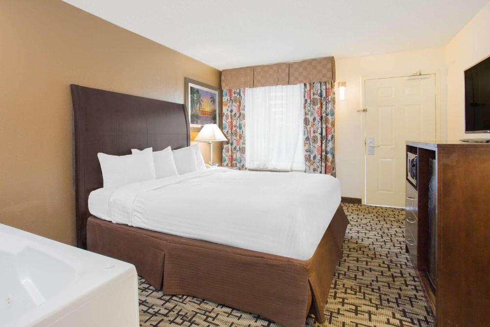 King Suite with Sofa Bed and Communication Assistance interior